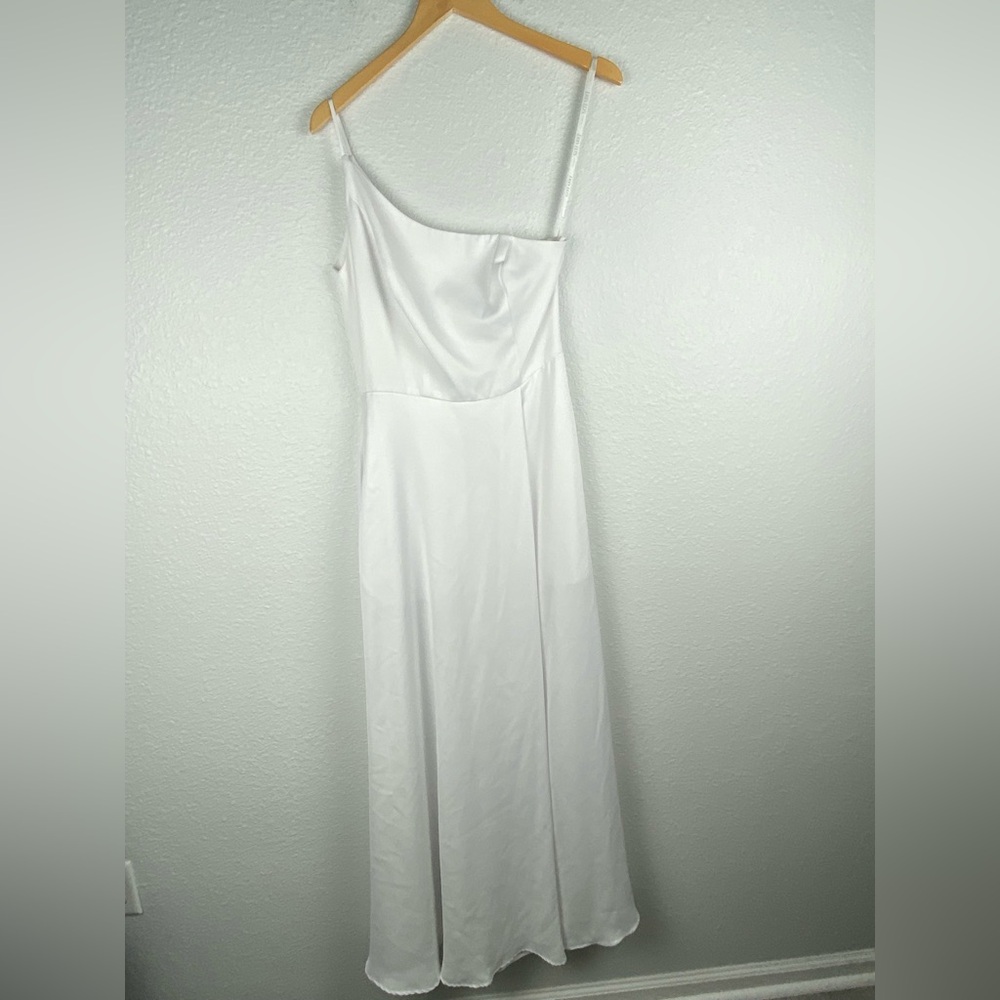 David’s bridal white one-shoulder crepe gown dress formal wedding women’s size 4